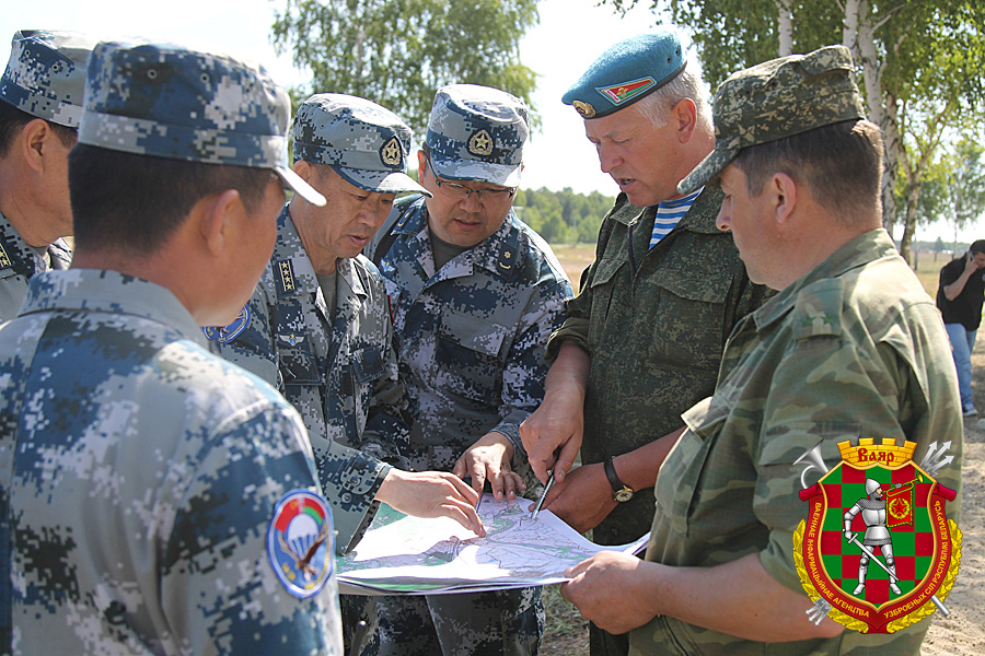 Китайские солдаты впечатлены Белорусским вооружением