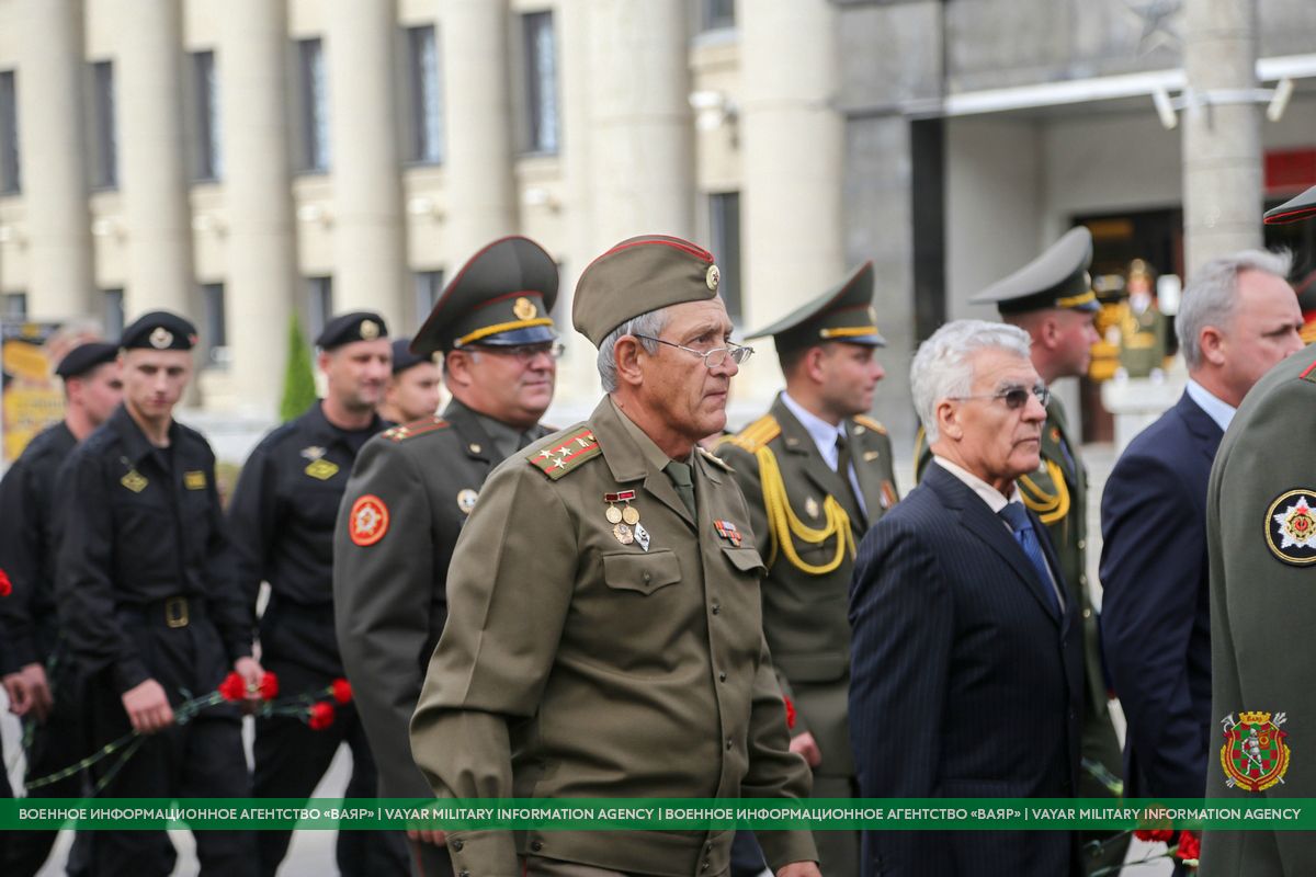 Вчера в Центральном Доме офицеров прошли торжественные мероприятия, посвященные Дню танкистов. Фото Александра Стадуба