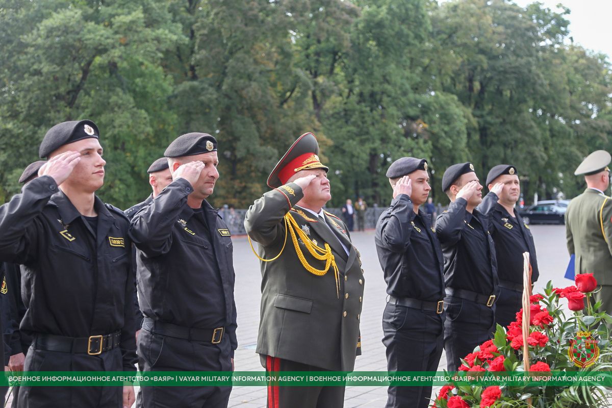 Вчера в Центральном Доме офицеров прошли торжественные мероприятия, посвященные Дню танкистов. Фото Александра Стадуба