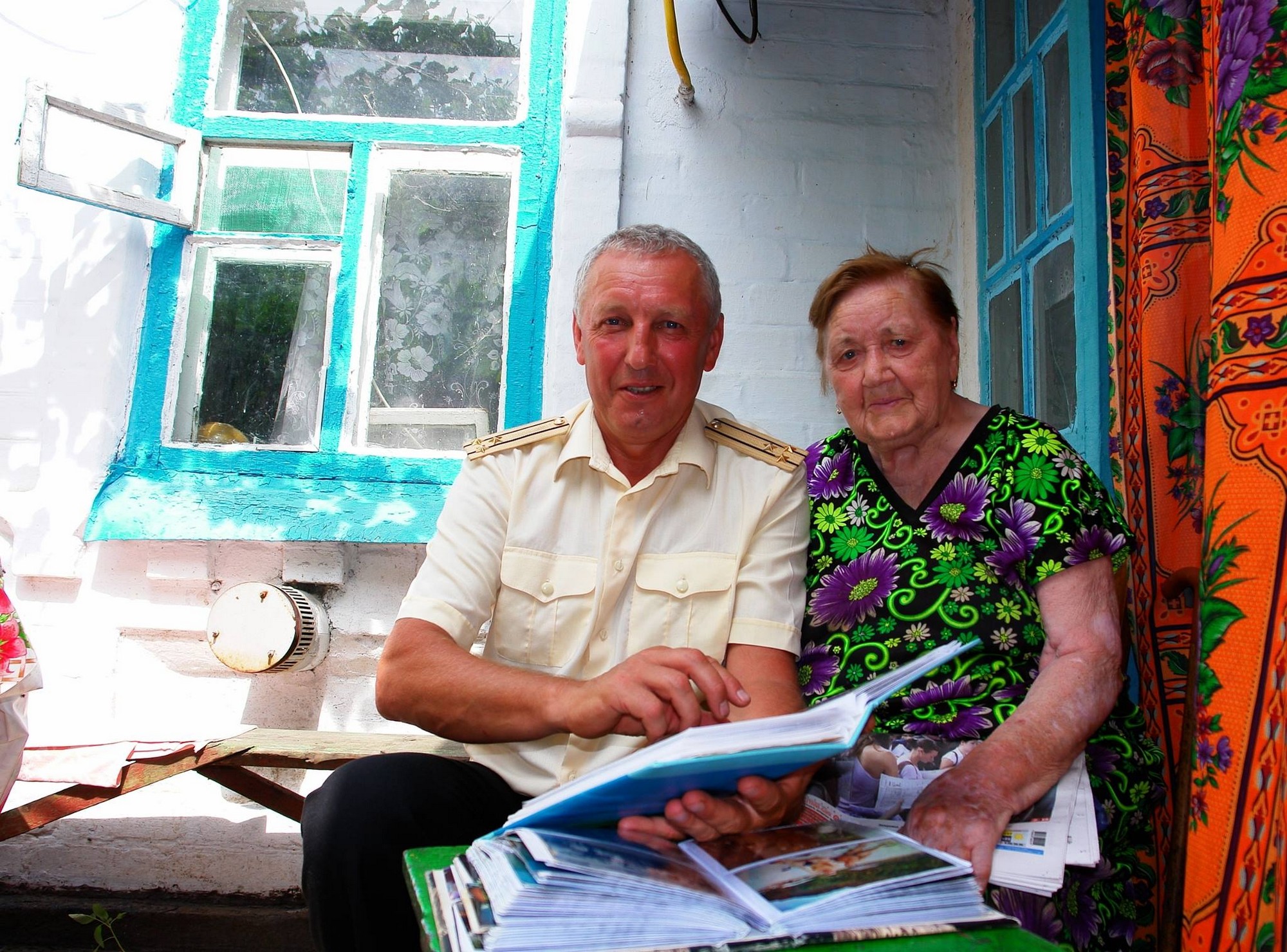 Капитан первого ранга Валерий Громак с матерью Валентиной Сергеевной.