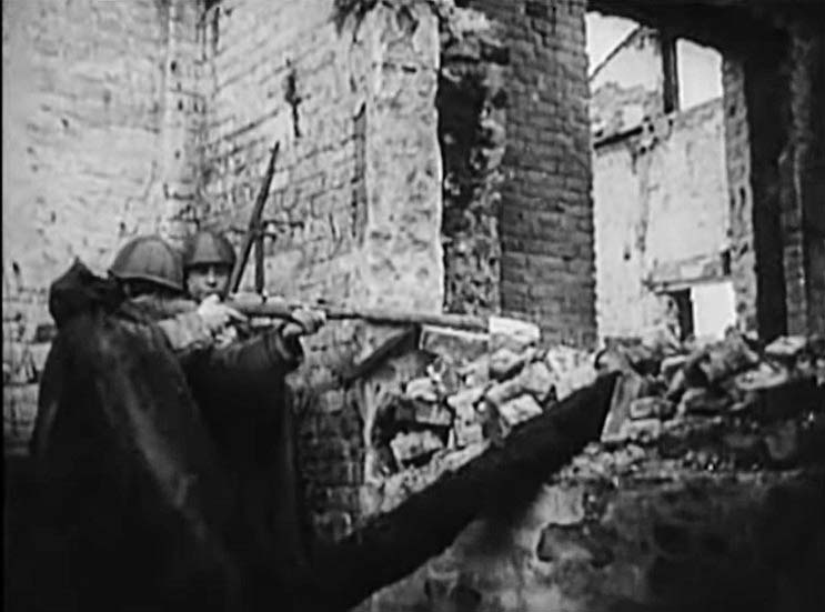 Пехота 4-й дивизии 48-й армии в престрелке на улицах Гомеля.jpg