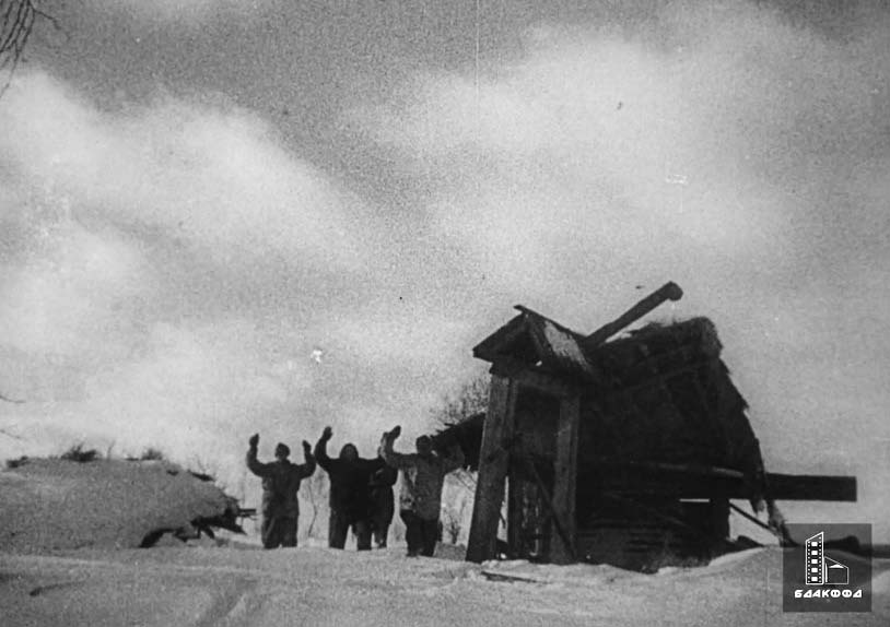 Группа солдат вермахта сдается после боя в районе Речицы.jpg