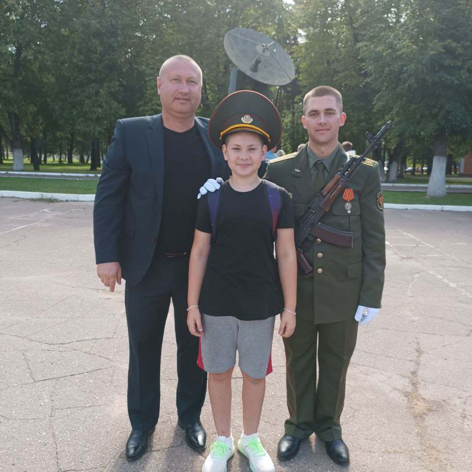Александр Шитиков и сыновья.jpg