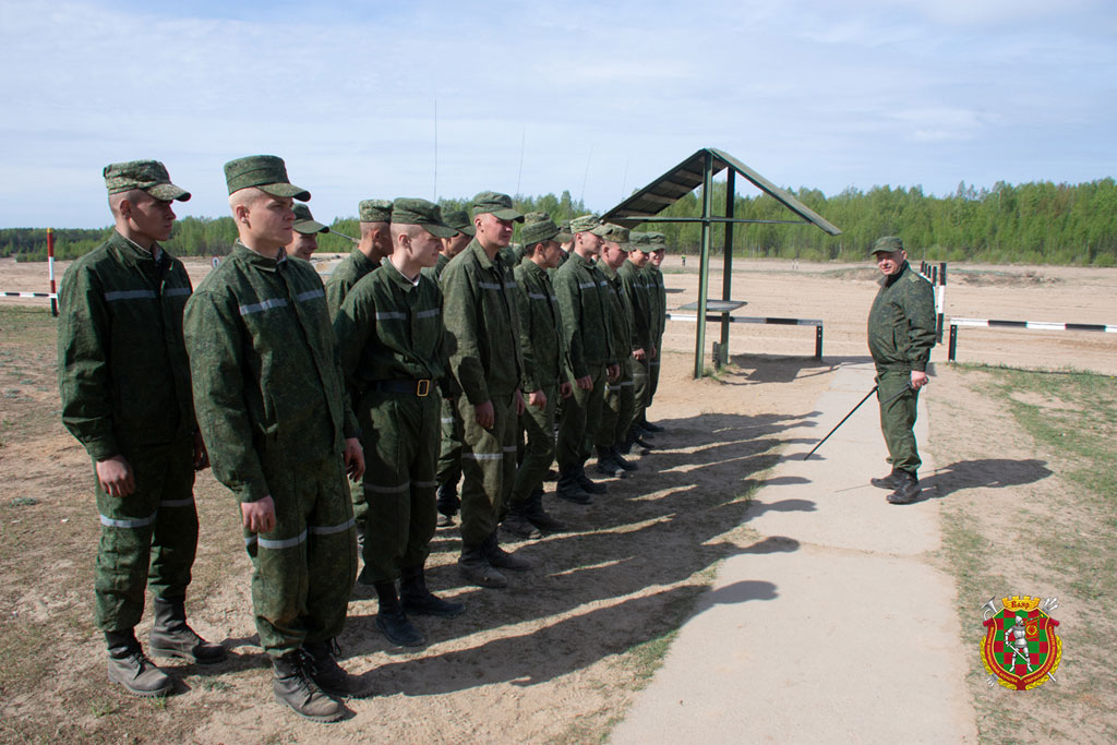DSC_4738_Подполковник-Сергей-Савицкий-проводит-инструктаж-watermarked.jpg