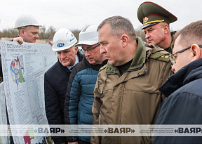 Министр обороны Беларуси генерал-лейтенант Виктор Хренин посетил стройку Республиканского центра патриотического воспитания молодёжи