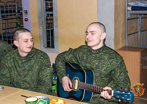 Новый год в дружной солдатской семье