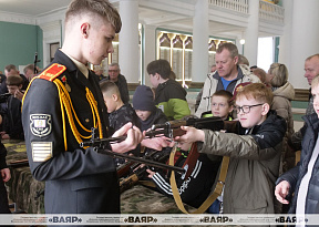 Быть суворовцем почётно