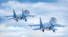 Истребителей стальные крылья