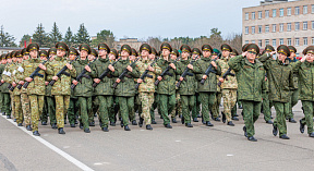 Военные медики чеканят шаг