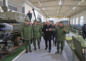 Президент Александр Лукашенко: «Военные у нас — молодцы!»