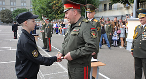 Теперь у вас погоны алые!