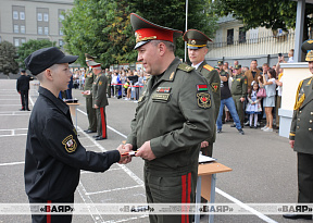 Теперь у вас погоны алые!