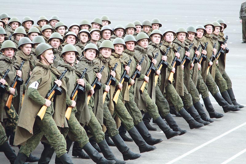 В строю. Строй солдат. Построение солдат. Солдаты в строю. Шеренга солдат.